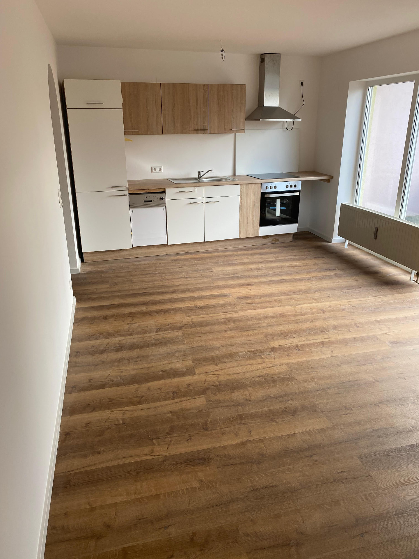 Helle Zweizimmerwohnung mit Einbauküche und Vinylboden in Feuchtwangen