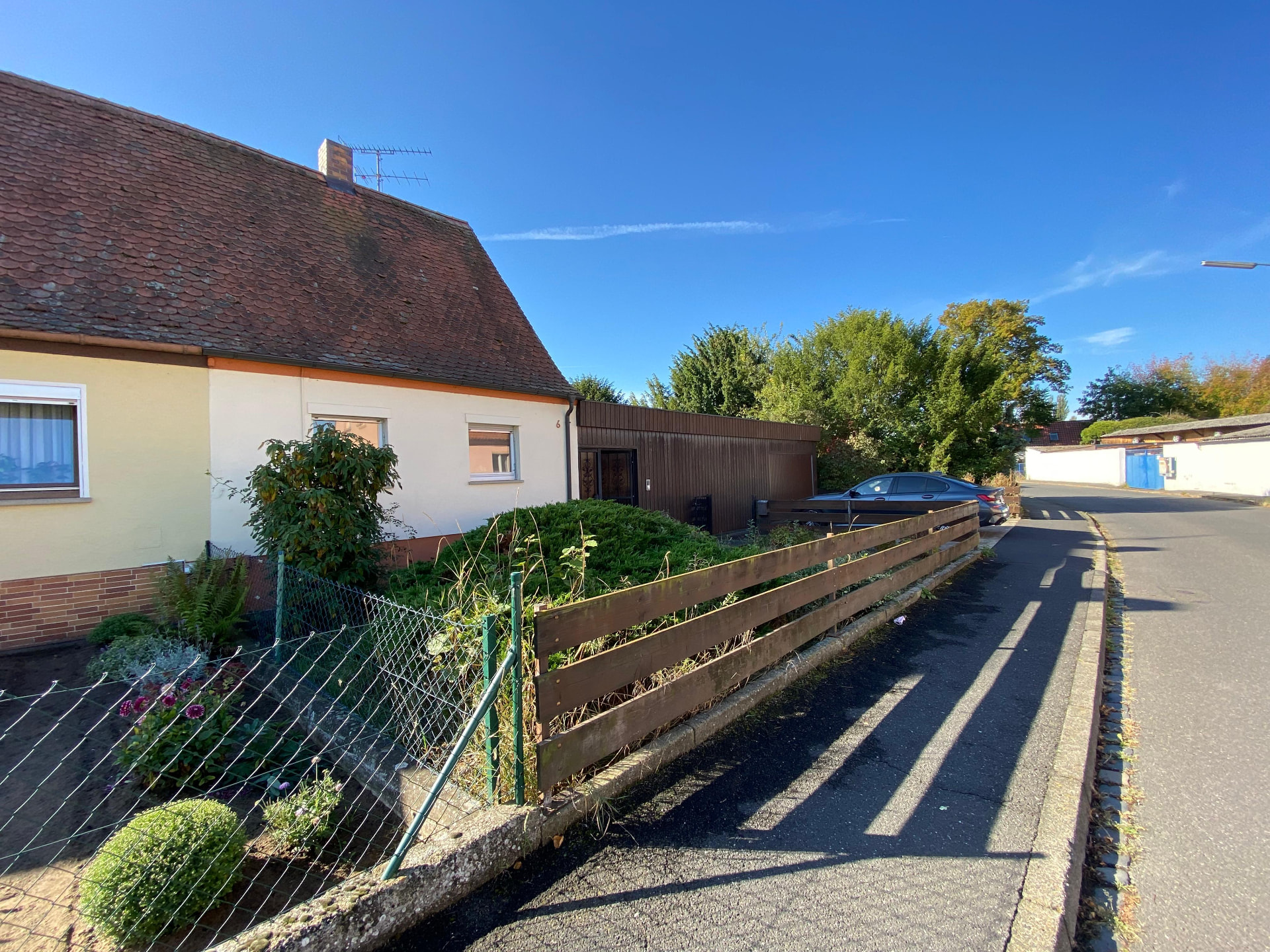Doppelhaushälfte mit Vorgarten in Kitzingen